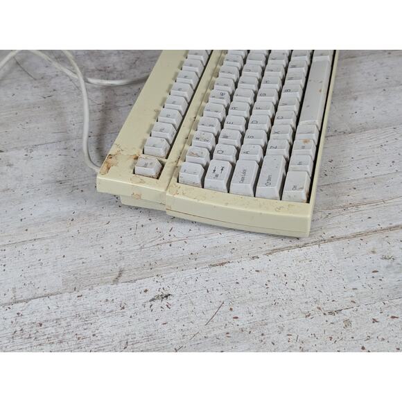 iOne Scorpius 83 Compact Keyboard PS/2 Beige Tested - Needs Cleaned Missing Foot - Picture 10 of 11